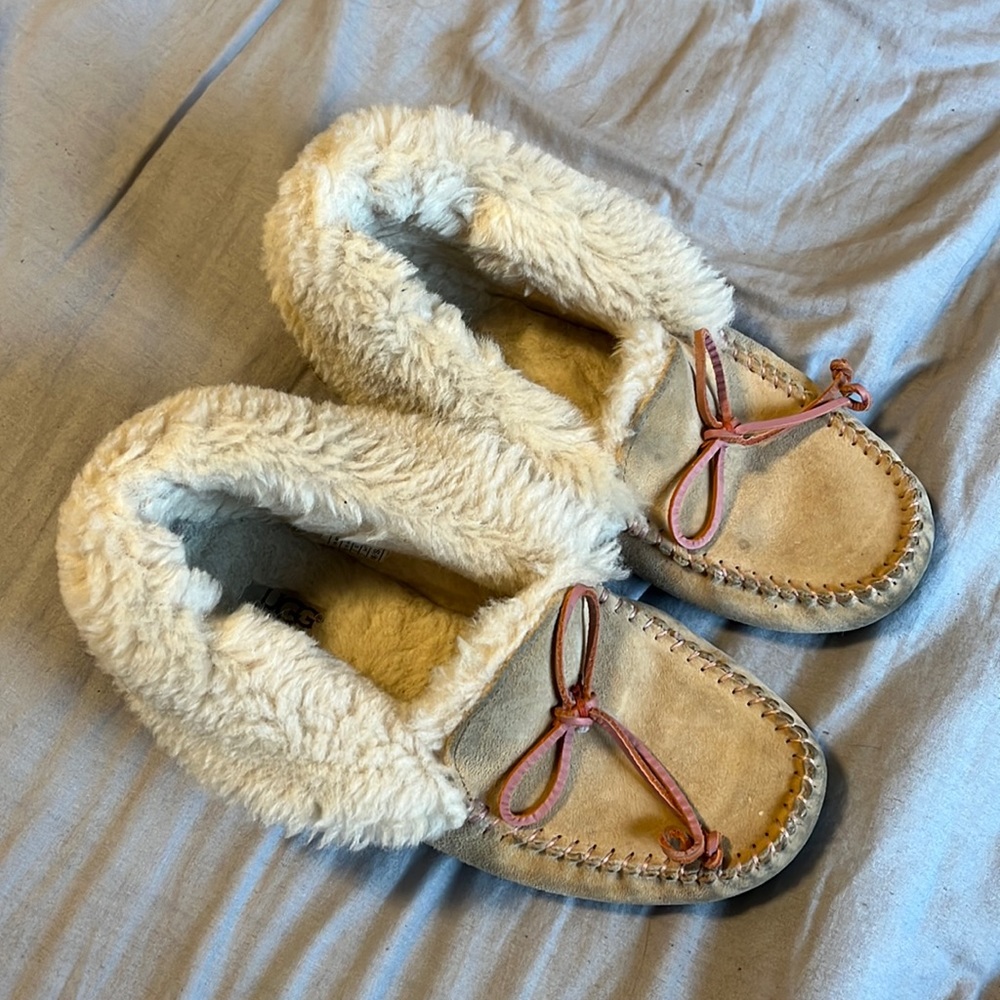 Ugg Moccasin Flip Top